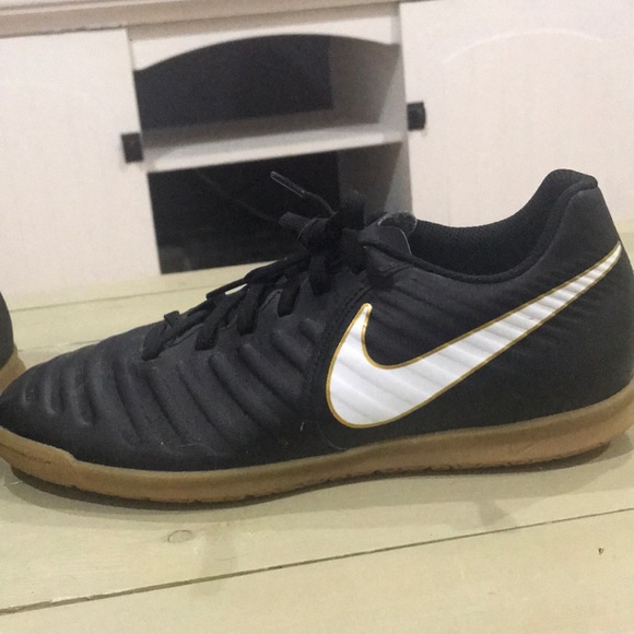 Nike shoes - Picture 2 of 3